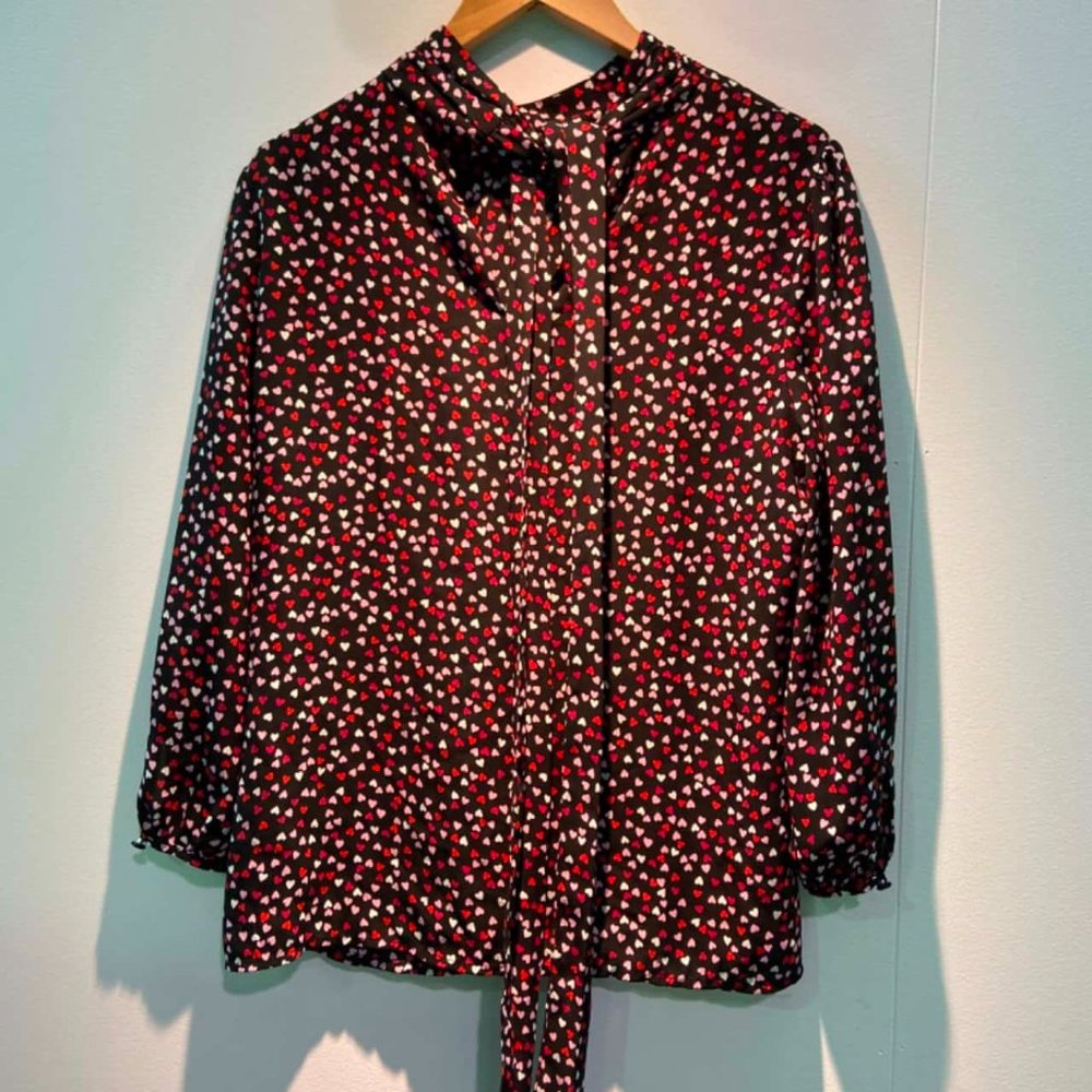 REVIEW Scattered Hearts Black Red Pink Love Heart Long Sleeve Office Blouse Top - Picture 6 of 8
